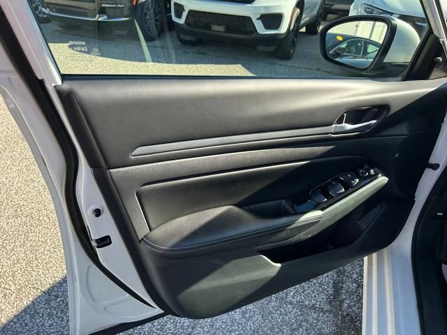 Used 2023 Nissan Altima 2.5 SV FWD image 10