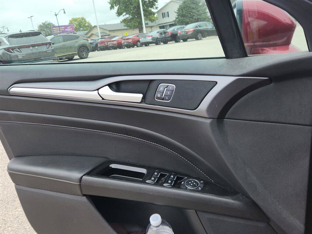 Used 2016 Ford Fusion Titanium FWD image 15