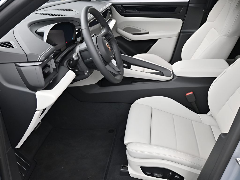 New 2025 Porsche Macan 4S Electric AWD/4WD image 6