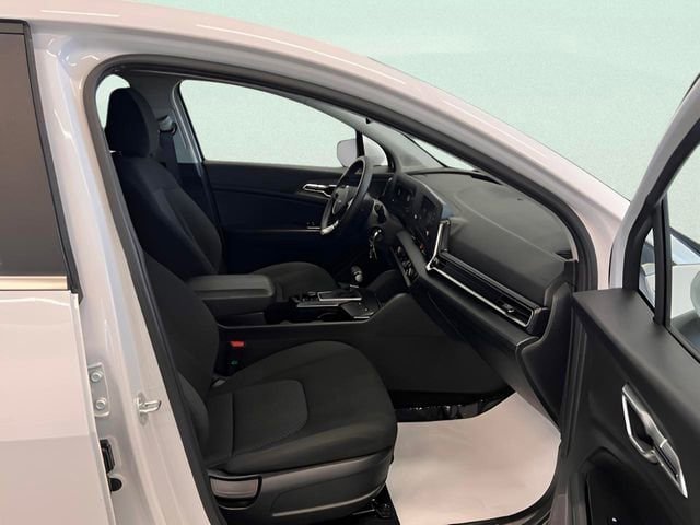 Used 2025 Kia Sportage LX image 11