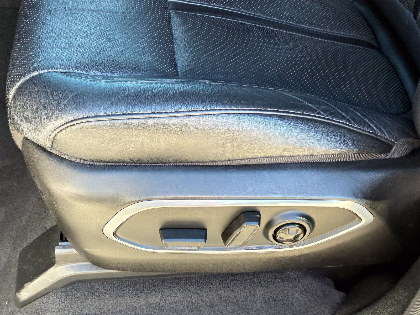 Used 2024 Jeep Wagoneer Series II w/ Flexible Seating Group RWD image 14