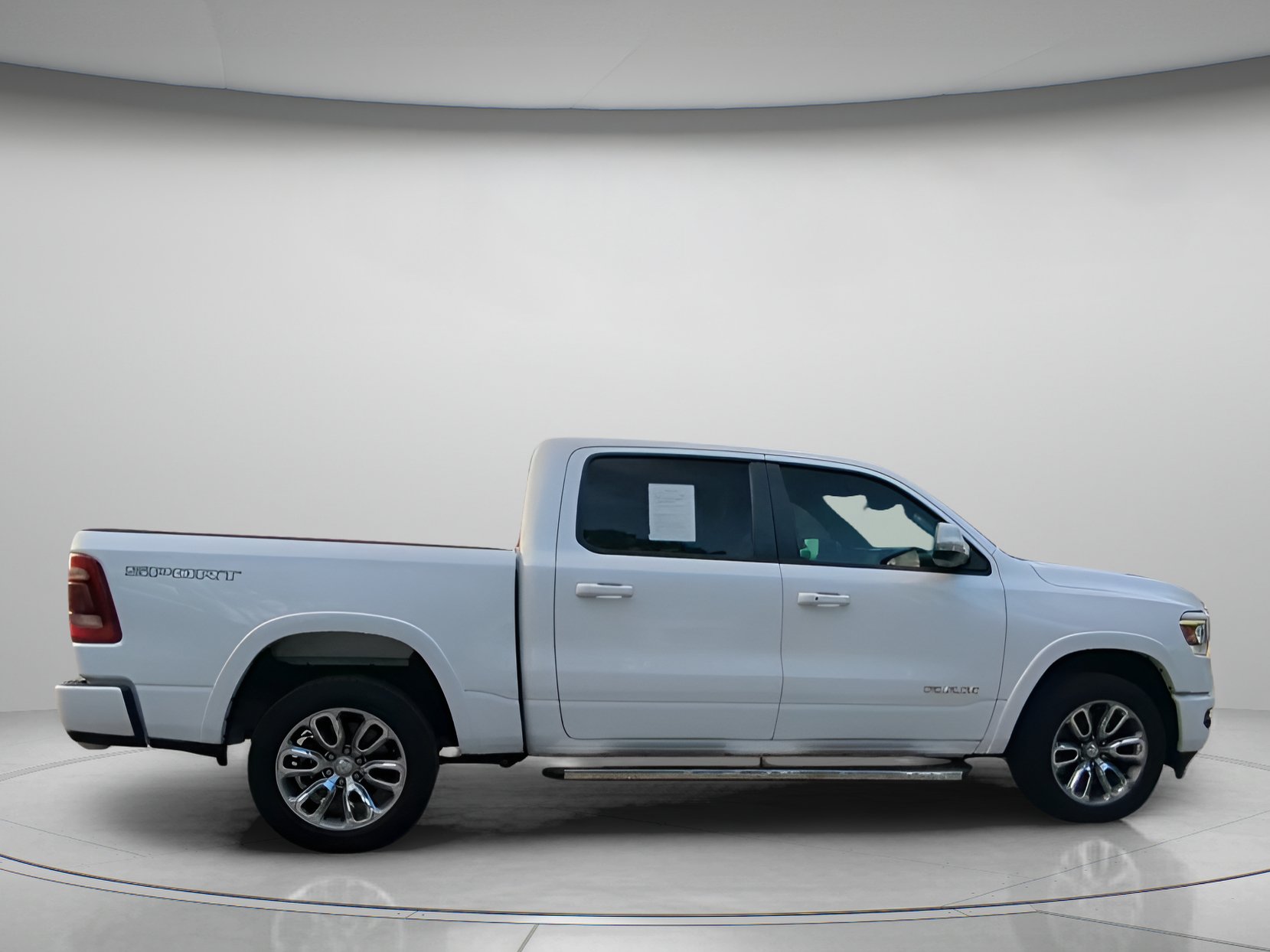 Used 2022 RAM 1500 Laramie w/ Sport Appearance Package AWD/4WD image 31
