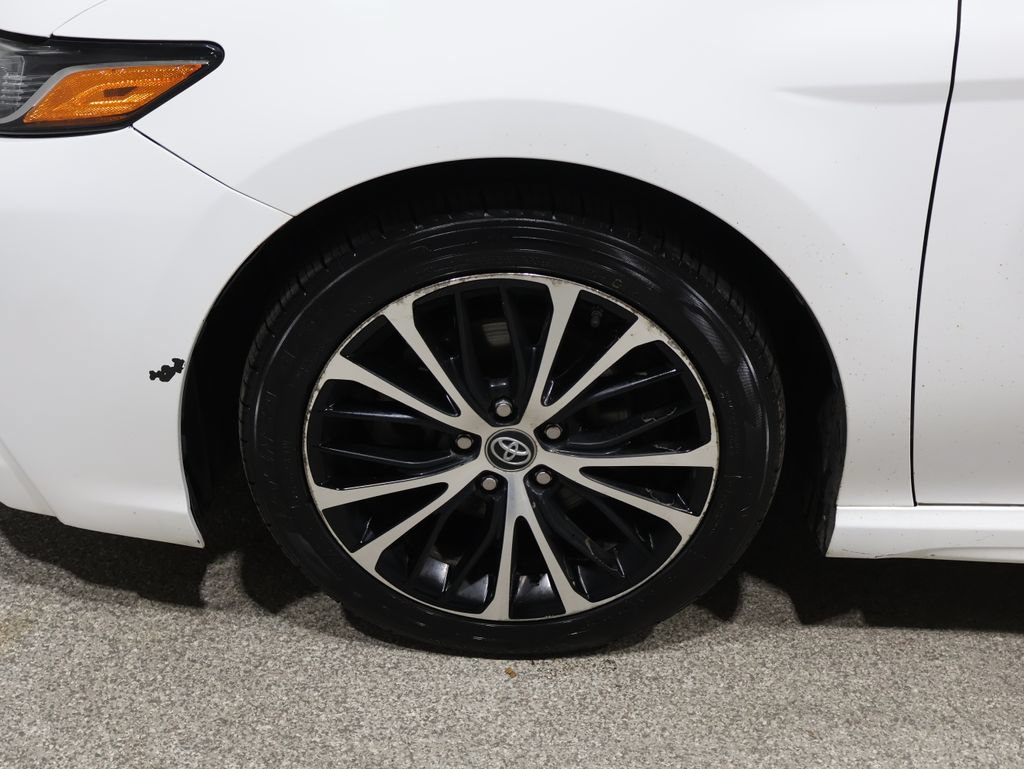 Used 2018 Toyota Camry SE FWD image 8