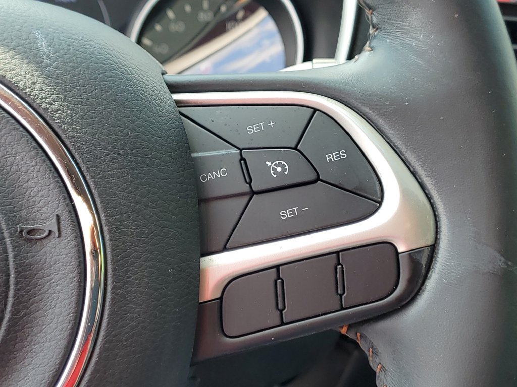 Used 2018 Jeep Compass Latitude FWD image 11