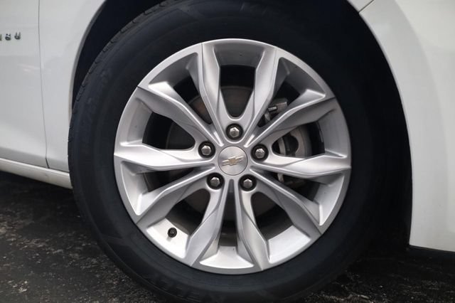 Used 2024 Chevrolet Malibu LT FWD image 2