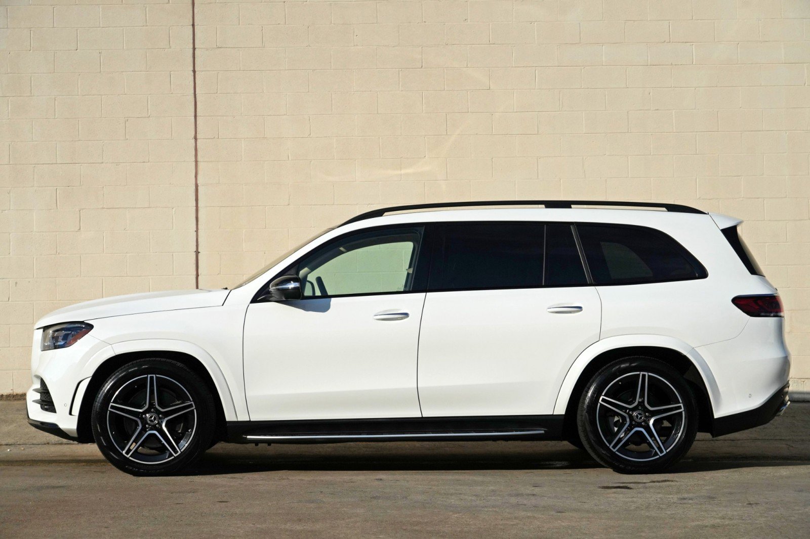 Used 2023 Mercedes-Benz GLS 450 4MATIC image 9