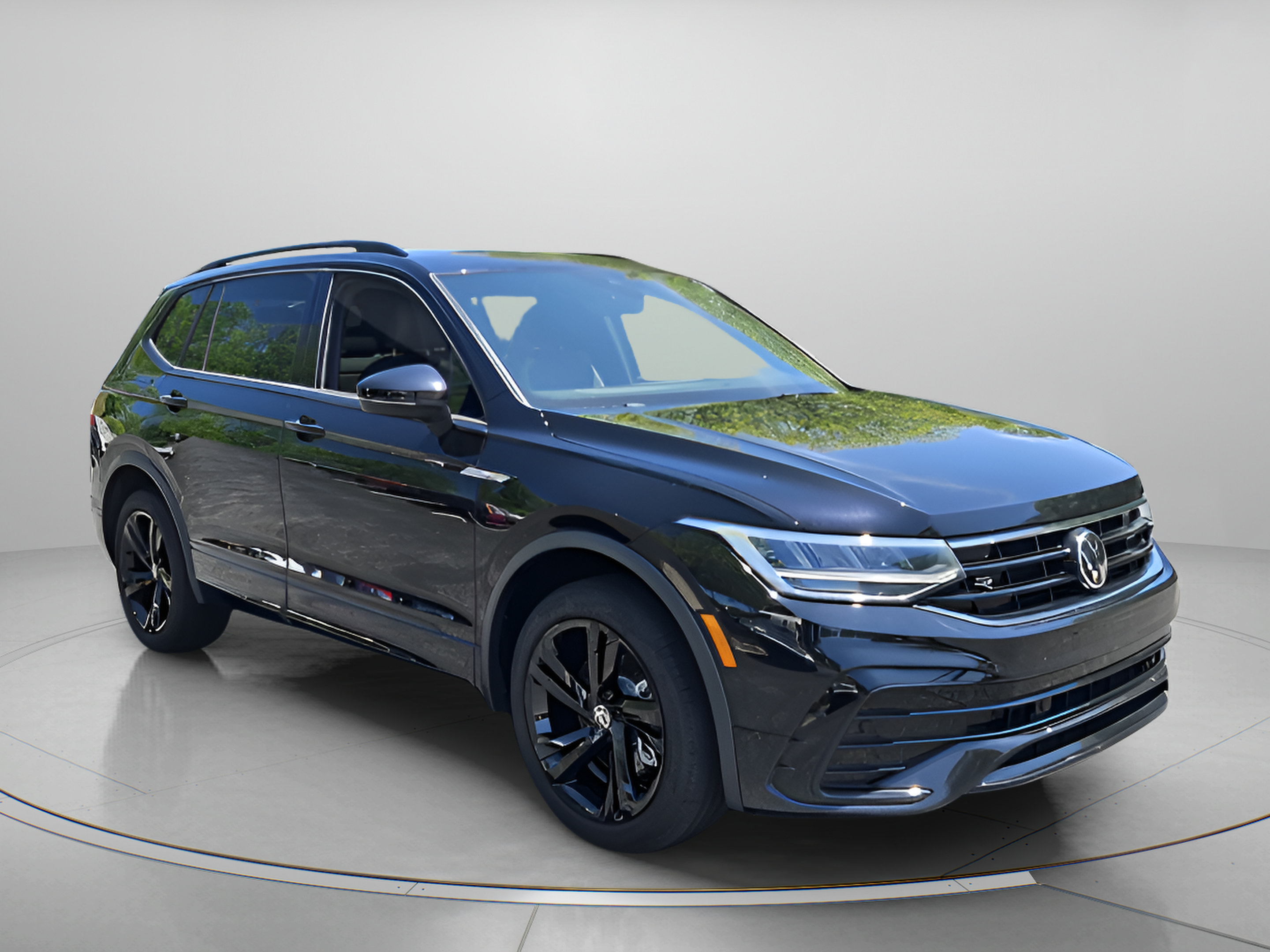 Certified 2023 Volkswagen Tiguan SE R-Line FWD image 7