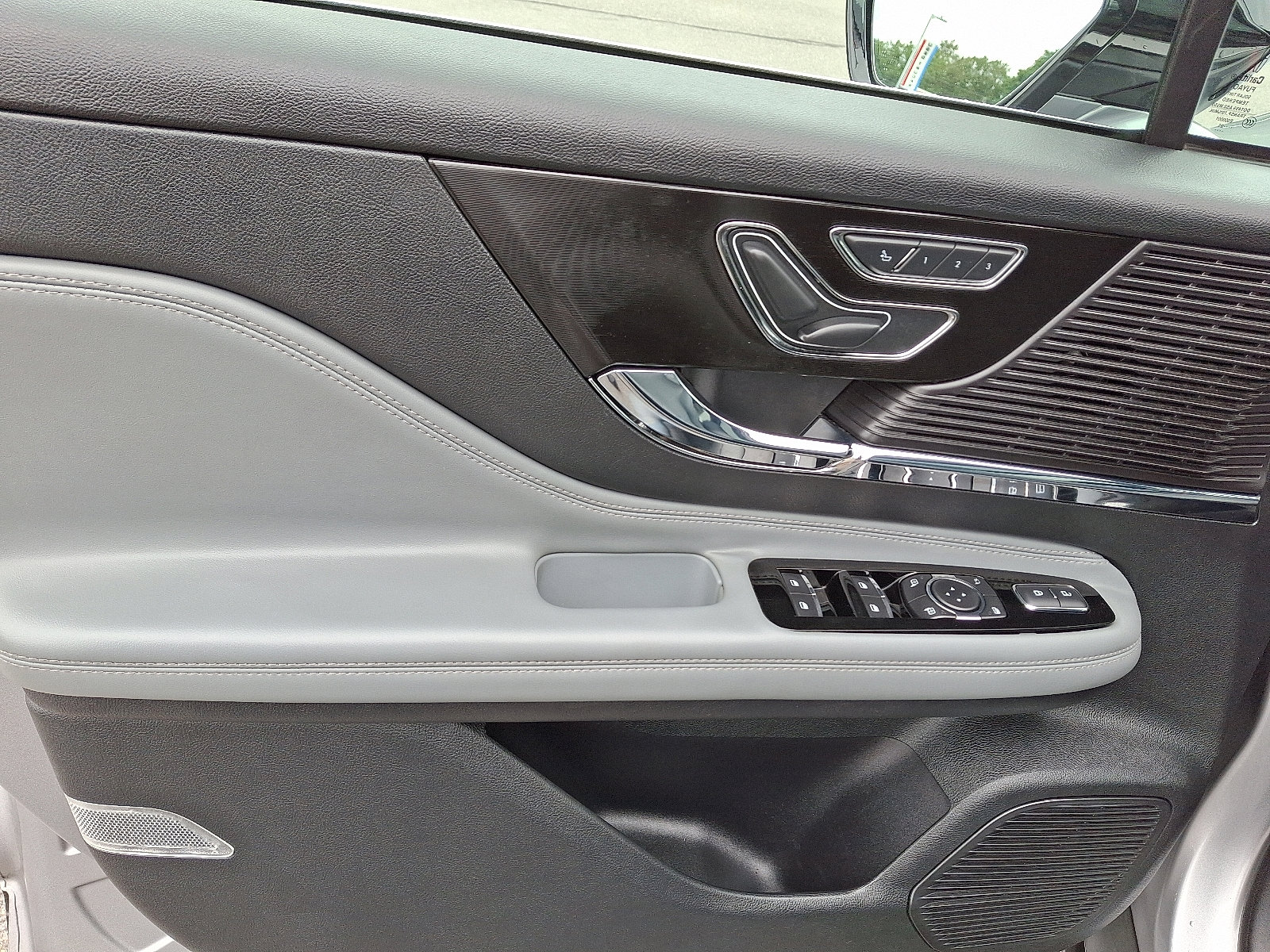 Used 2022 Lincoln Corsair Reserve w/ Elements Package image 12