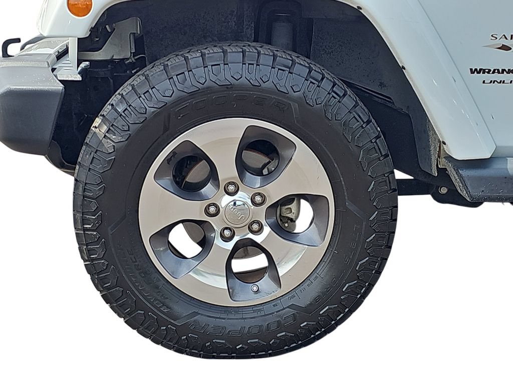 Used 2018 Jeep Wrangler Unlimited Sahara w/ Connectivity Group AWD/4WD image 30