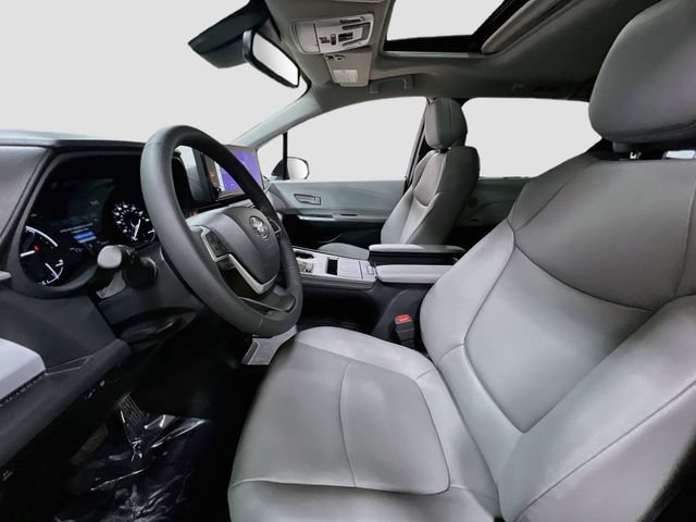 Used 2026 Toyota Sienna XLE FWD image 21