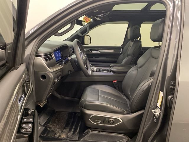 Used 2022 Jeep Wagoneer Series II w/ Premium Group I AWD/4WD image 8