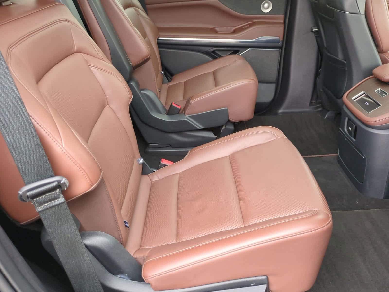 Used 2025 Lincoln Navigator Reserve AWD/4WD image 21