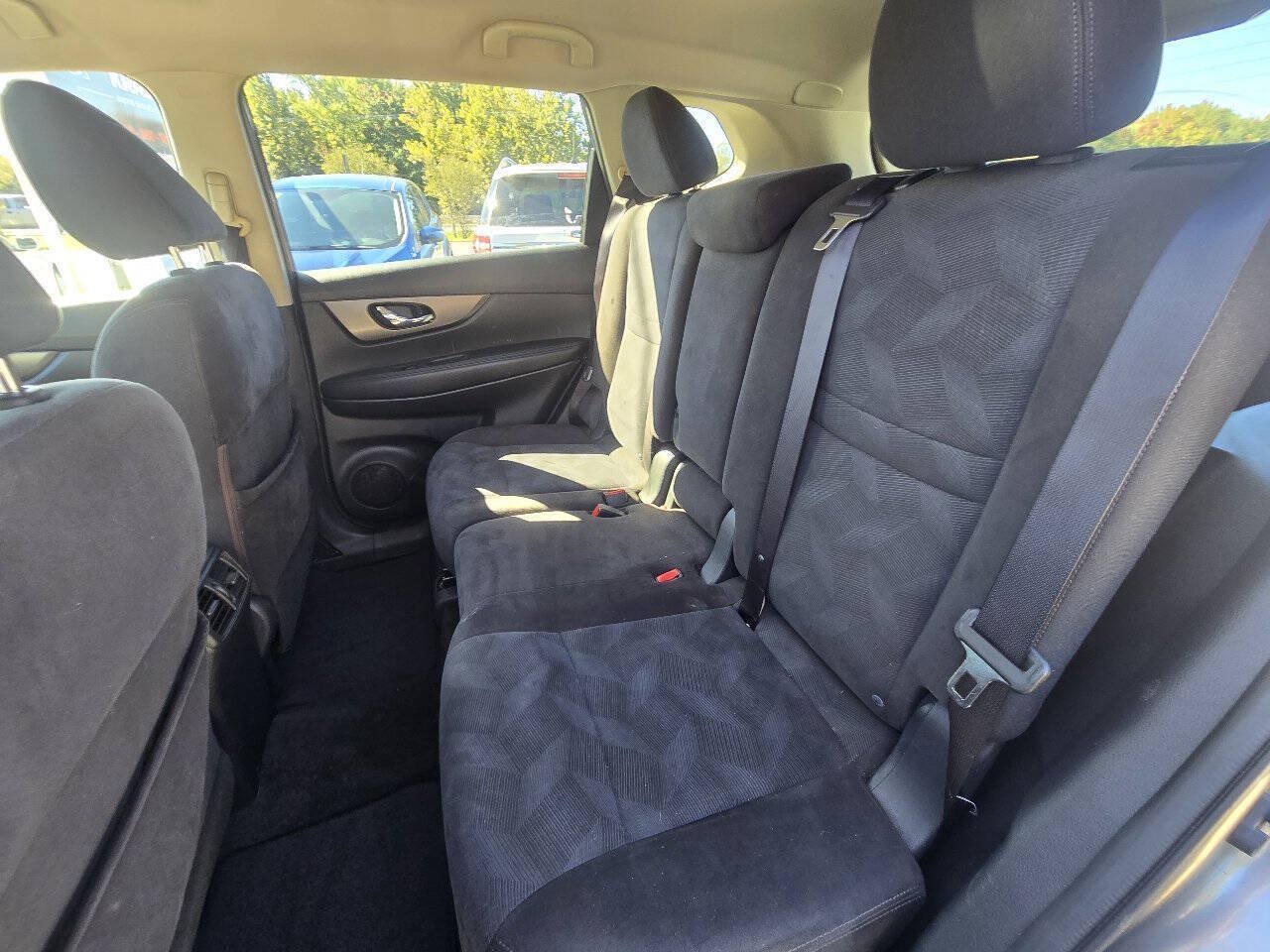 Used 2015 Nissan Rogue SV AWD/4WD image 29