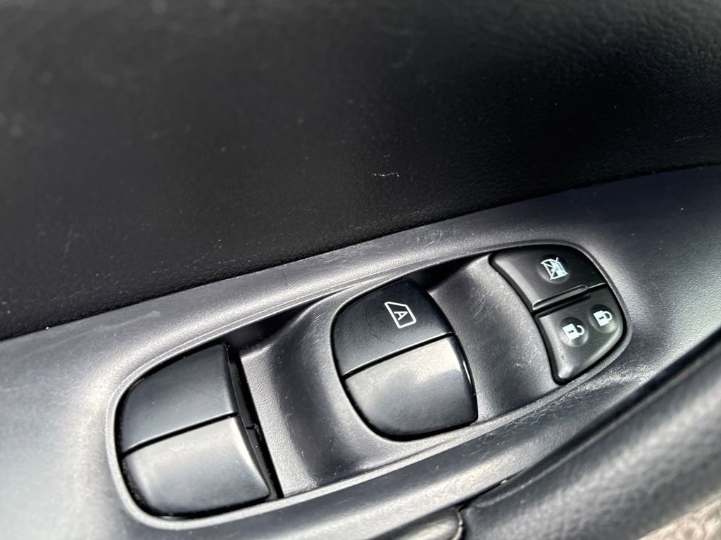 Used 2015 Nissan Rogue SL w/ SL Premium Package image 13