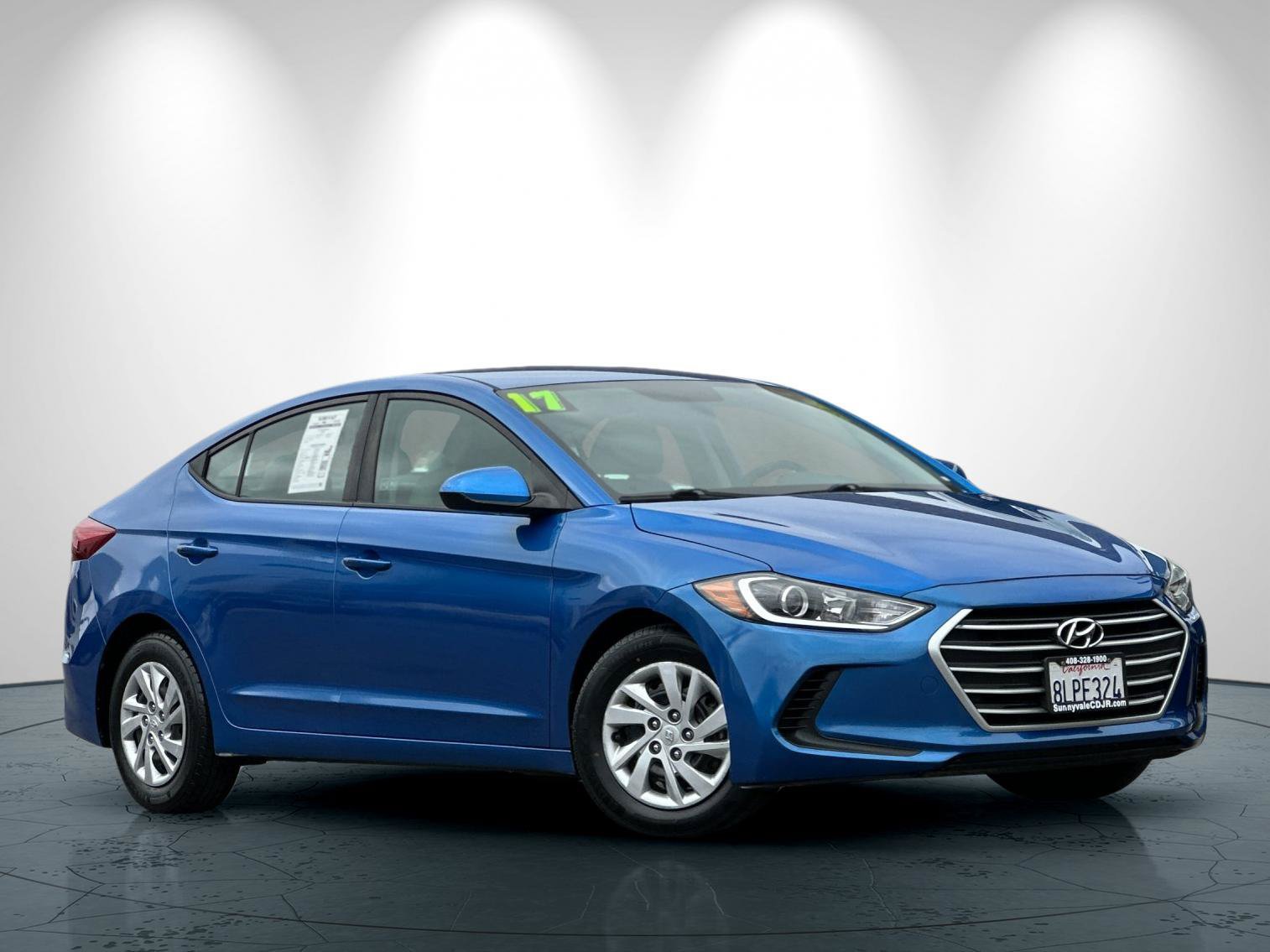Used 2017 Hyundai Elantra SE FWD image 2