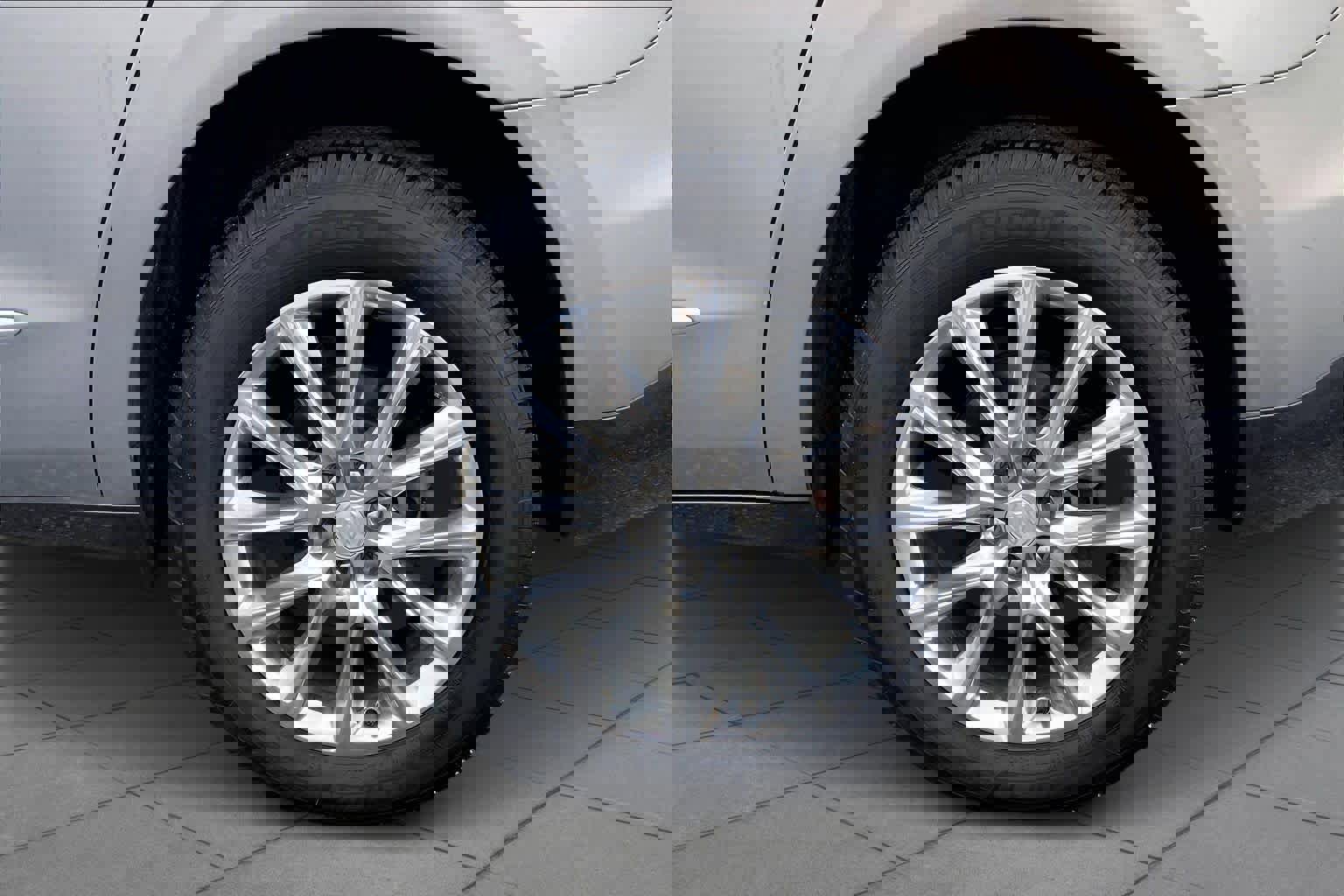 Used 2019 Buick Enclave Premium w/ Experience Buick Package image 10