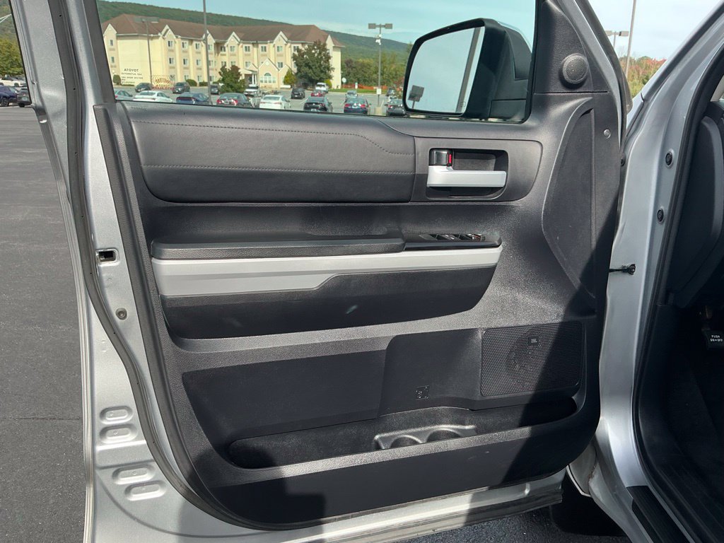Used 2020 Toyota Tundra Limited w/ Limited Premium Package AWD/4WD image 16