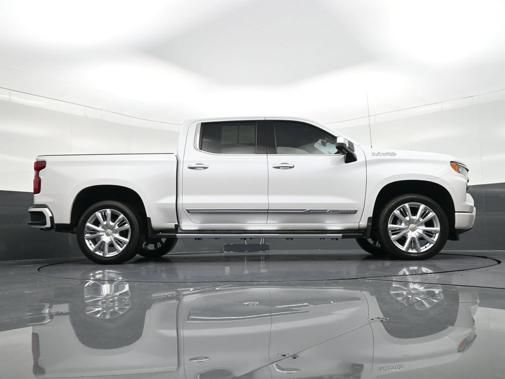 Used 2025 Chevrolet Silverado 1500 High Country w/ High Country Premium Package AWD/4WD image 28
