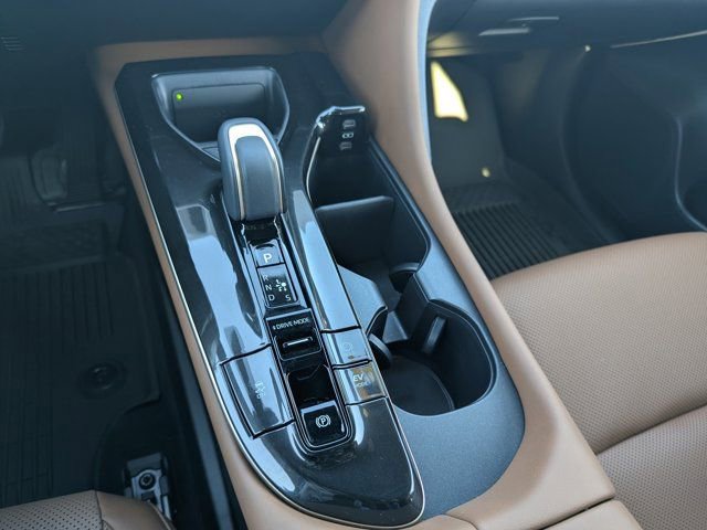 Used 2025 Toyota Crown Signia AWD/4WD image 26