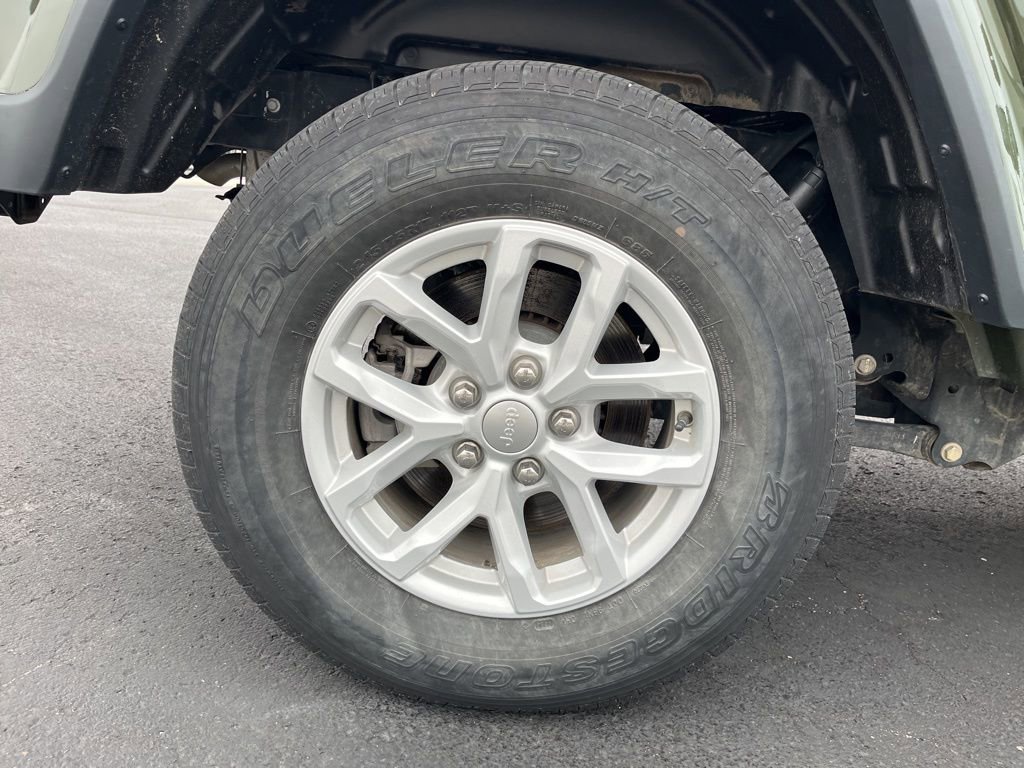 Used 2023 Jeep Gladiator Sport image 11