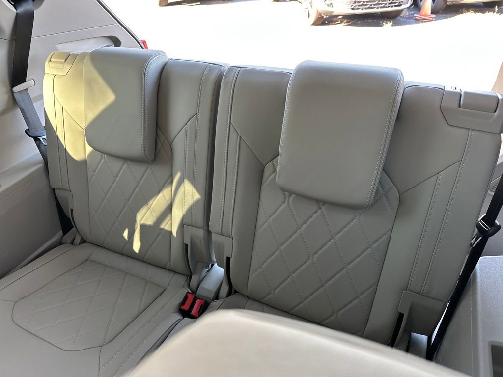 Used 2025 Volkswagen Atlas SEL Premium R-Line image 50