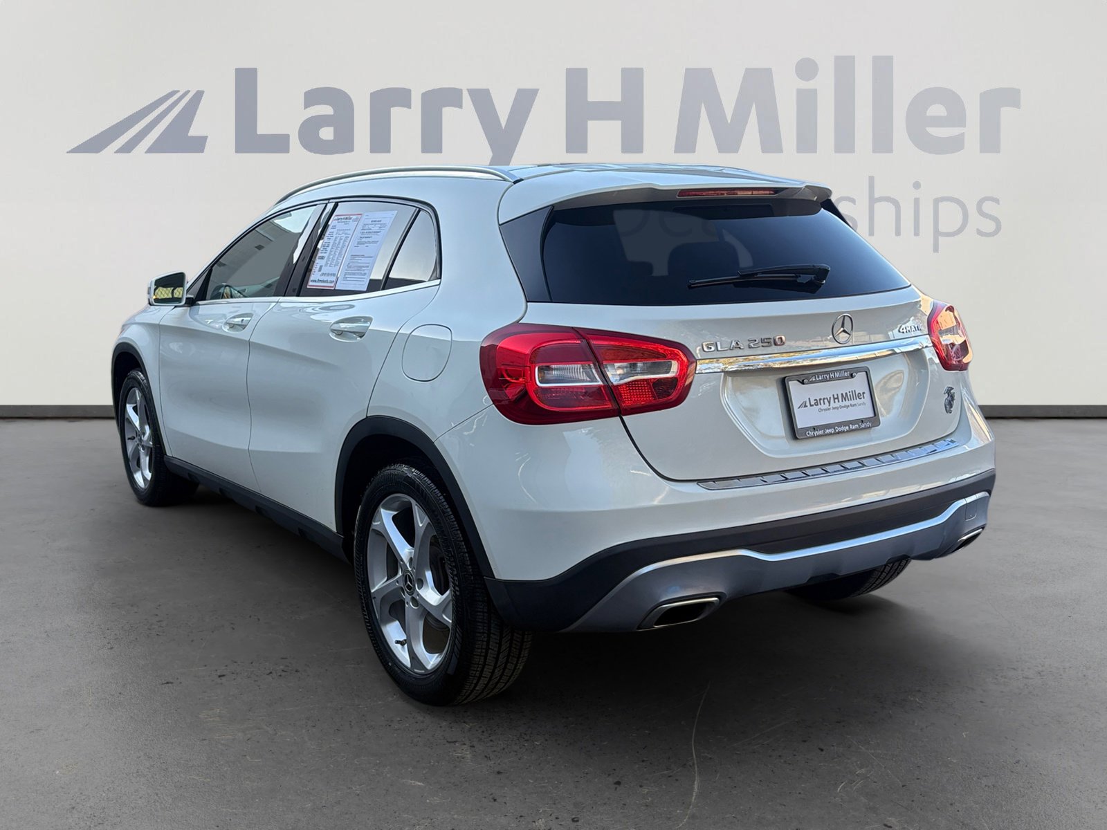 Used 2018 Mercedes-Benz GLA 250 4MATIC image 3