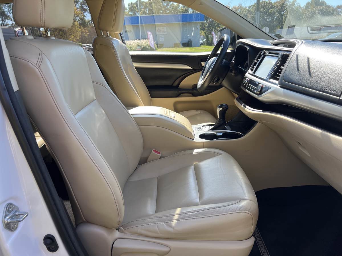 Used 2015 Toyota Highlander XLE image 11