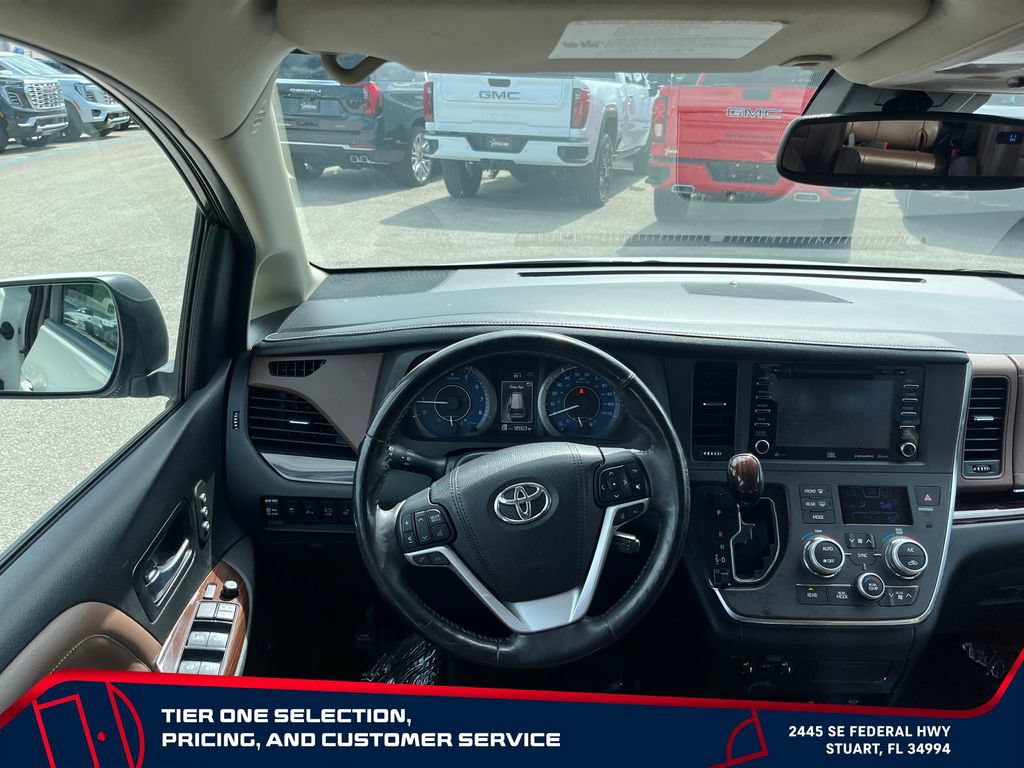 Used 2018 Toyota Sienna Limited Premium FWD image 14