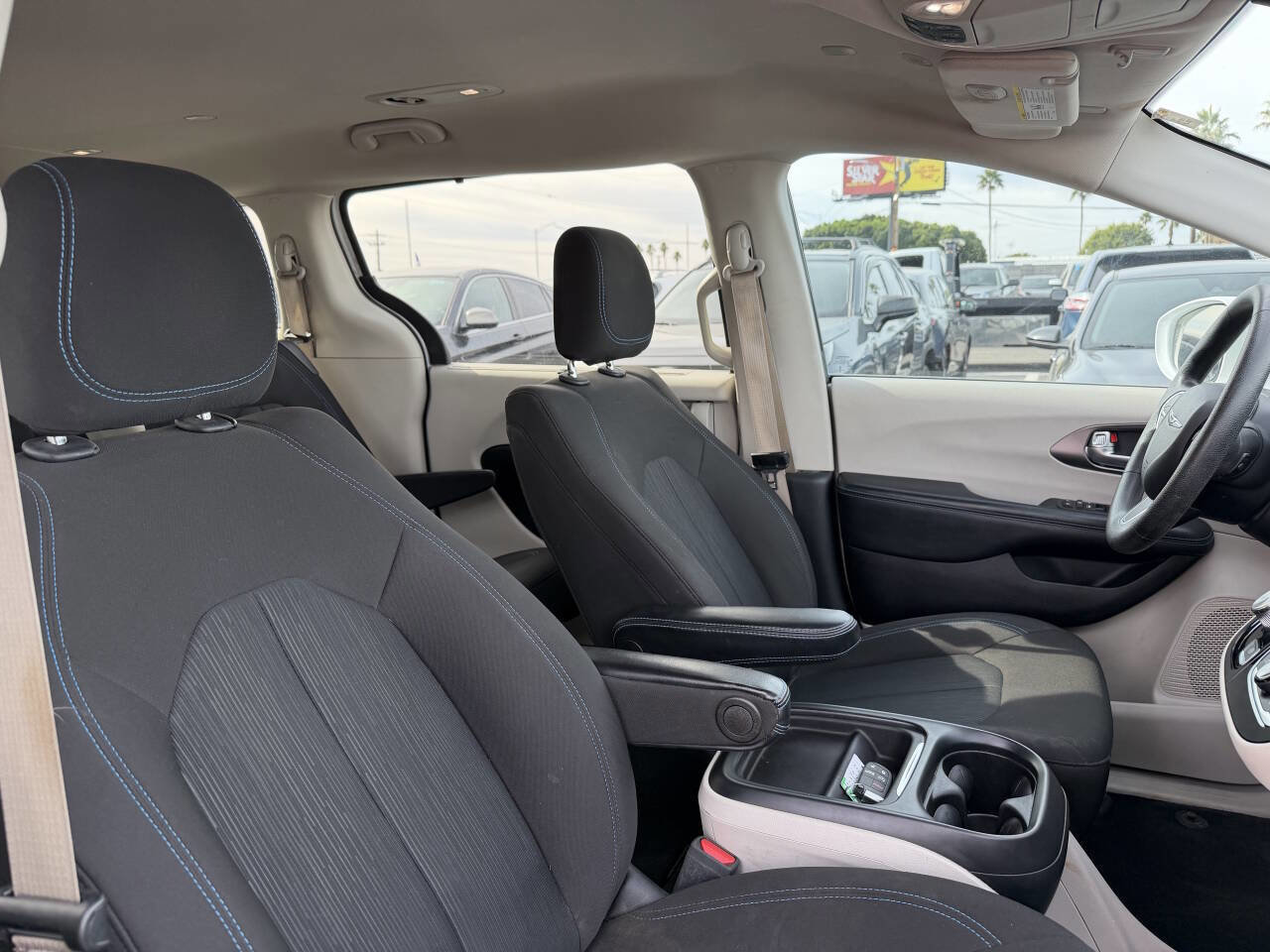 Used 2021 Chrysler Pacifica Touring image 31
