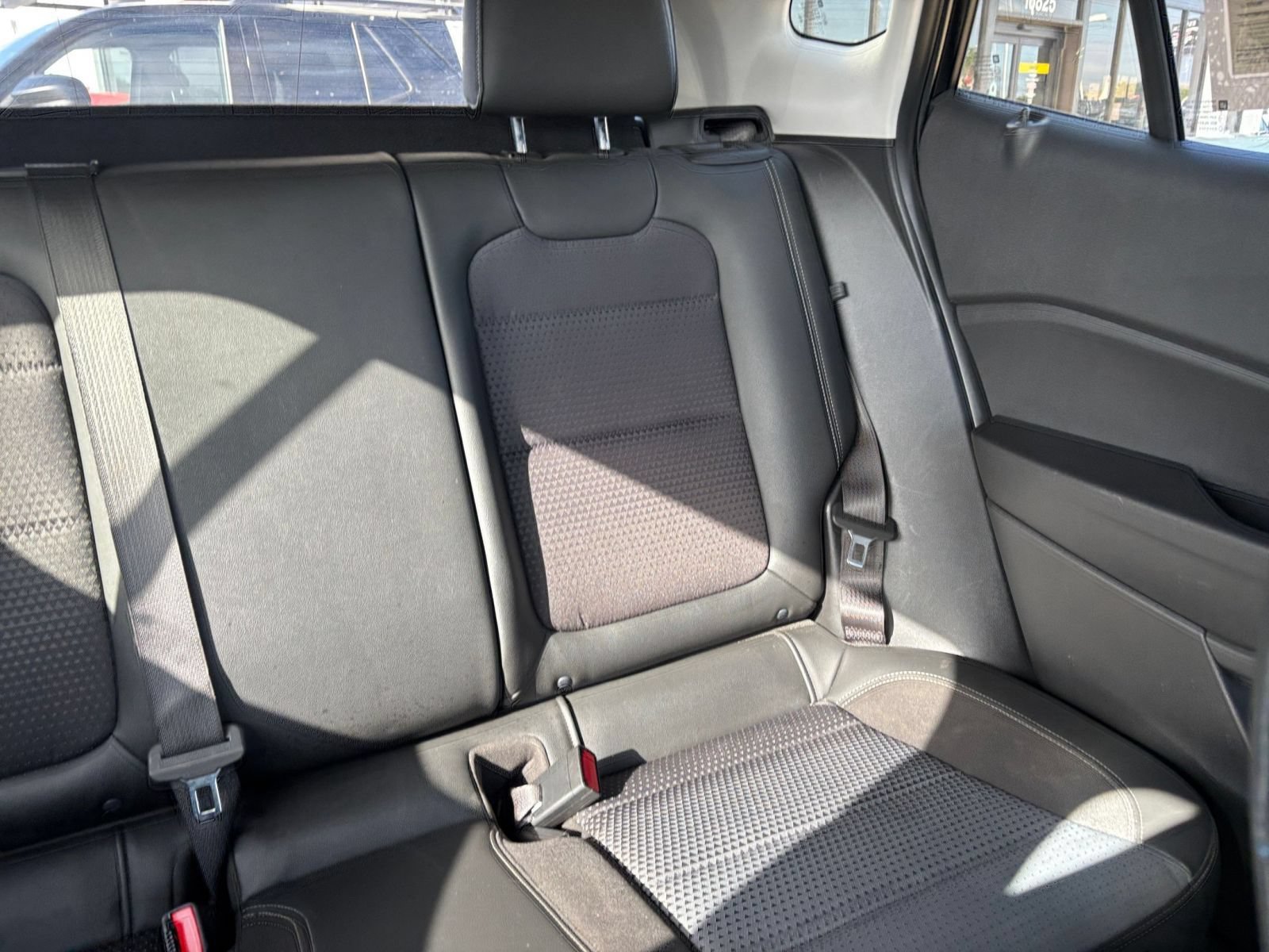 Used 2025 Chevrolet Trax LT FWD image 36