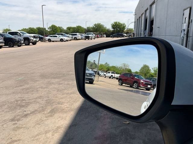 Used 2025 Nissan Versa SV FWD image 21