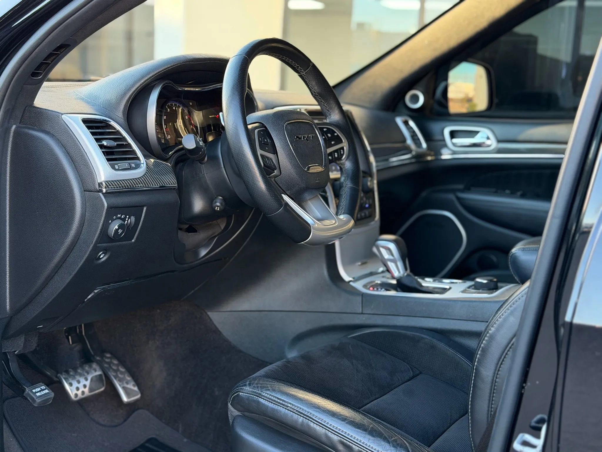 Used 2018 Jeep Grand Cherokee SRT image 15