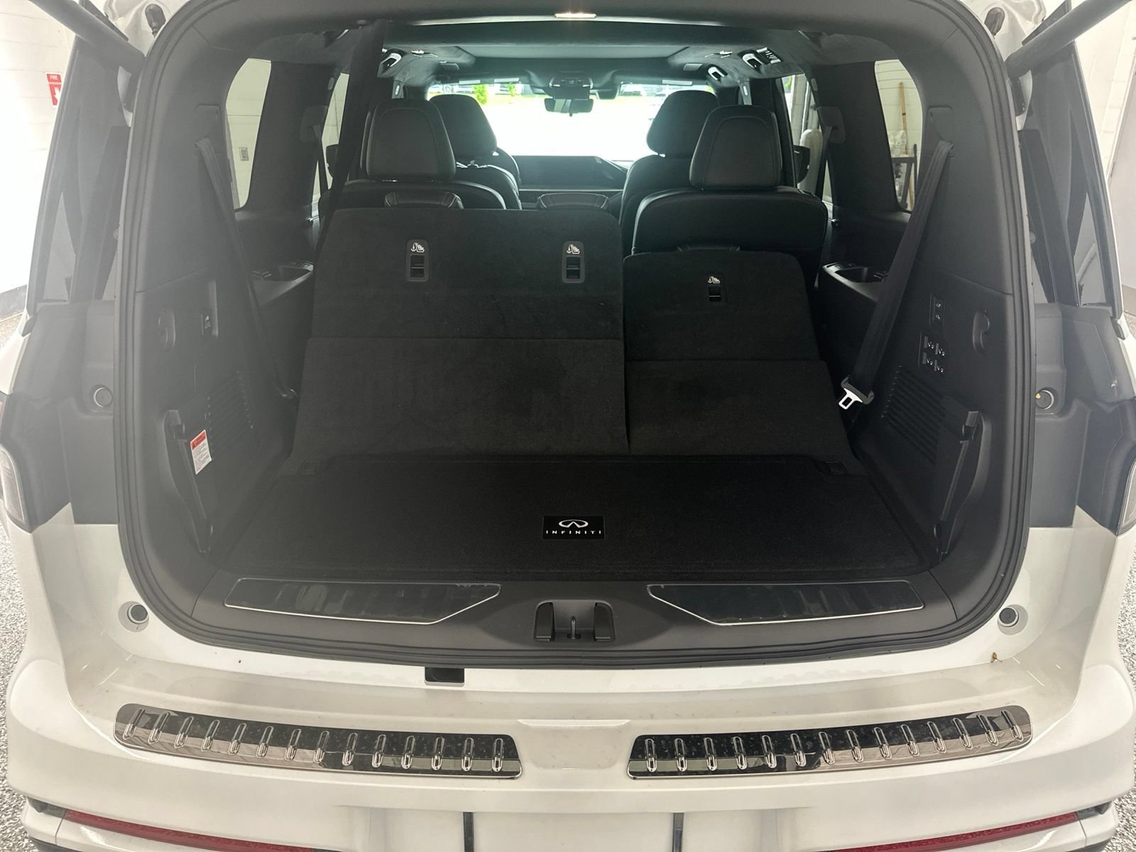 Used 2026 INFINITI QX80 Autograph w/ Premium Cargo Package AWD/4WD image 12
