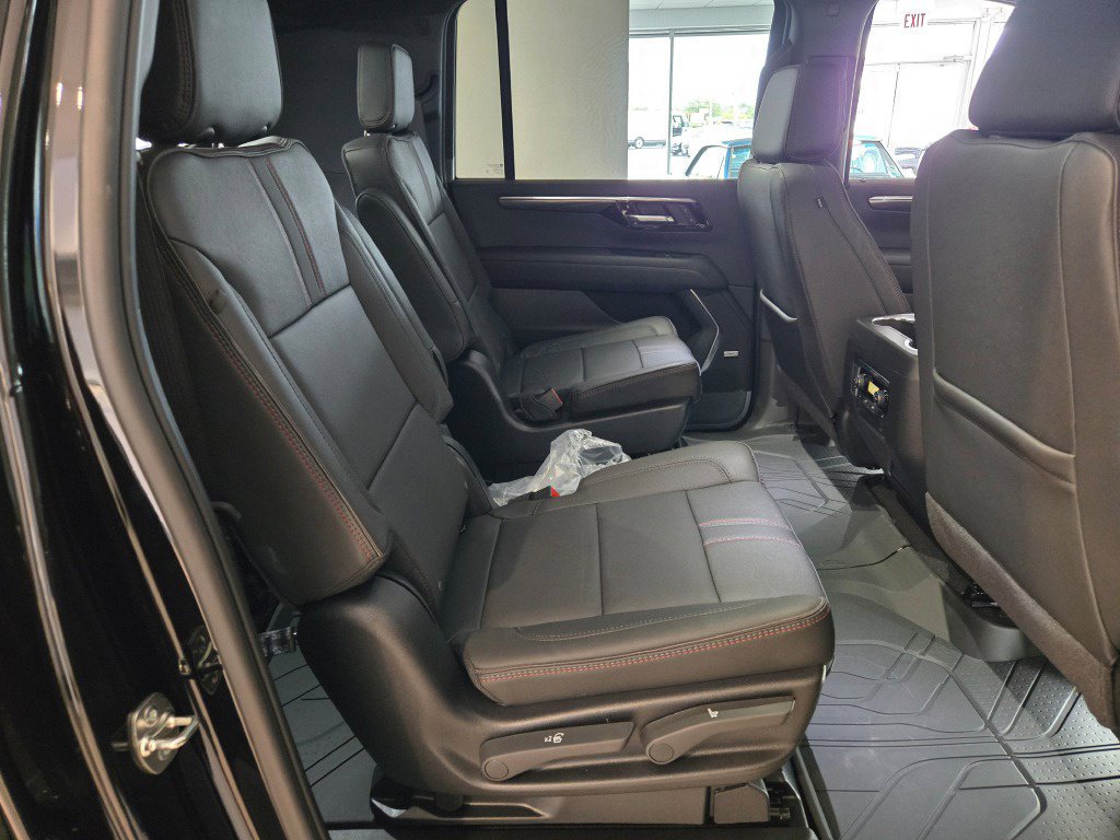 New 2026 Chevrolet Suburban RST w/ Comfort Package AWD/4WD image 9