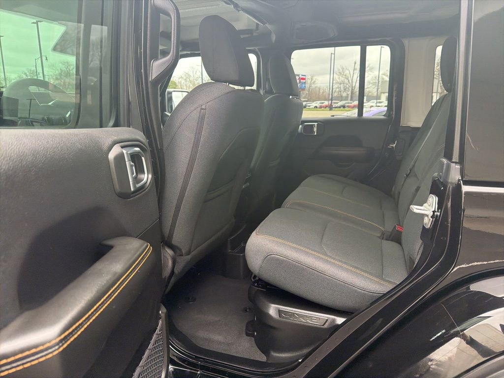 Used 2025 Jeep Wrangler Unlimited Sahara image 6