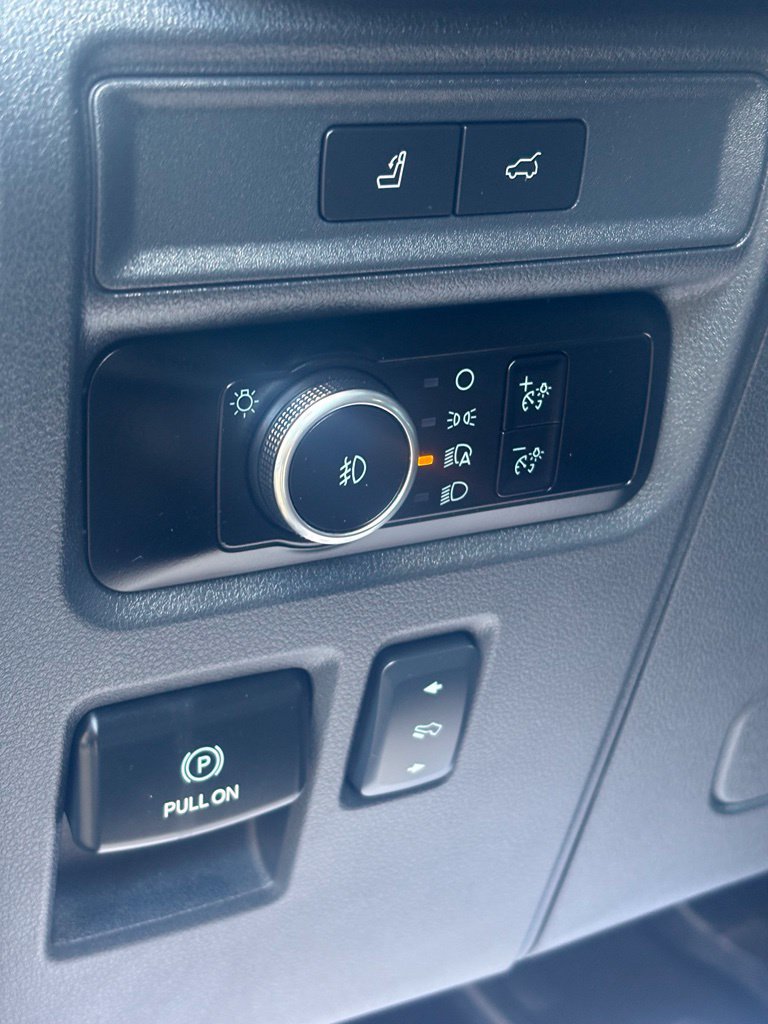 Used 2024 Ford Expedition Limited AWD/4WD image 12