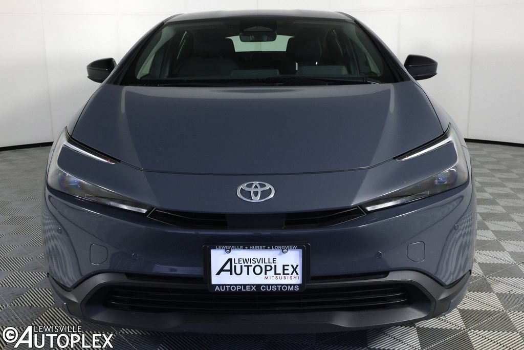 Used 2025 Toyota Prius LE FWD image 2