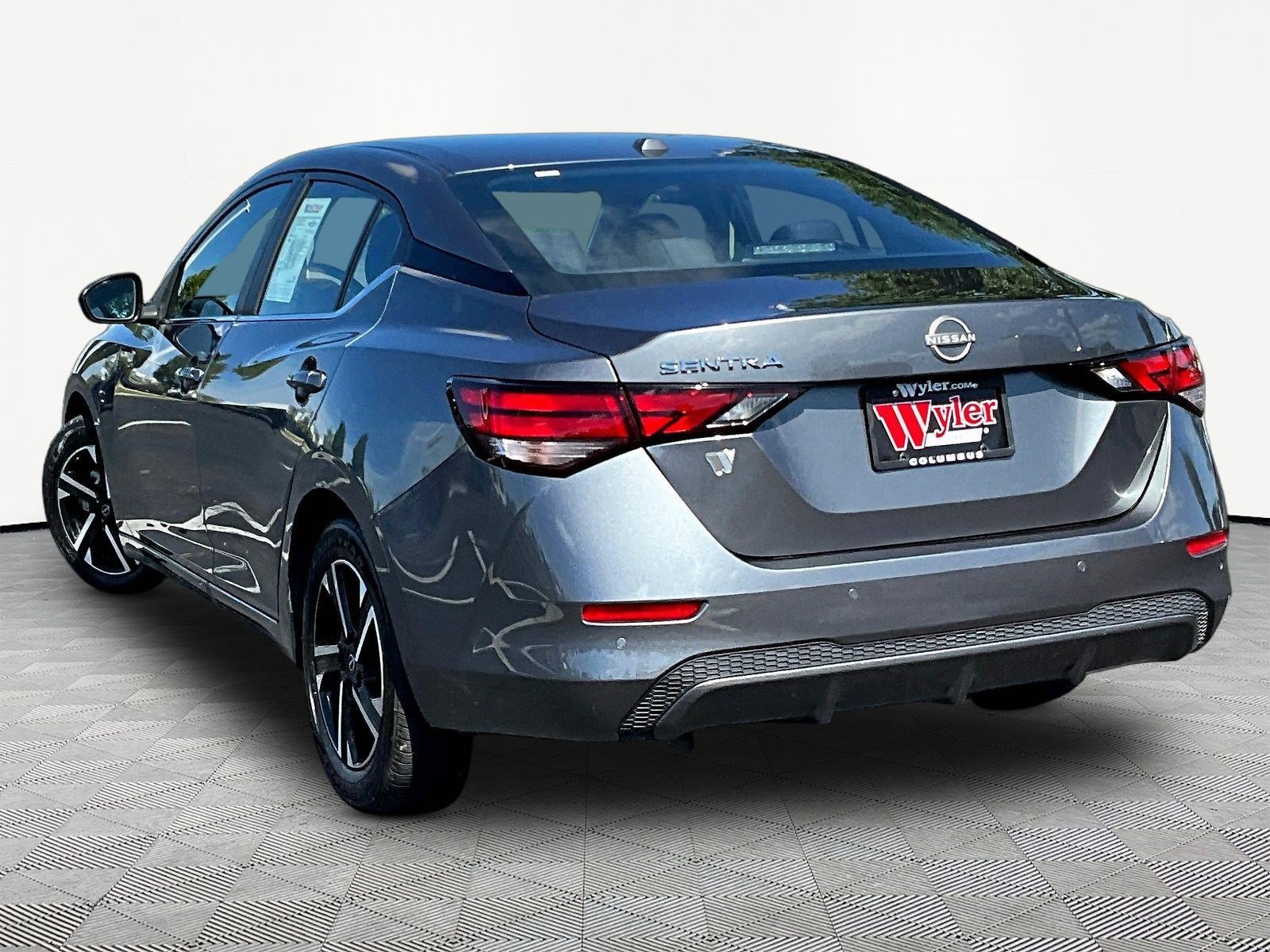 Used 2025 Nissan Sentra SV FWD image 4