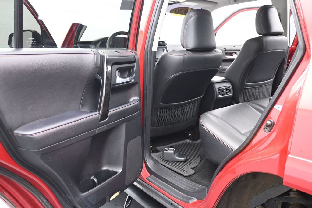 Used 2020 Toyota 4Runner TRD Off-Road Premium w/ Moonroof Package AWD/4WD image 17