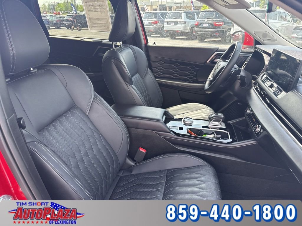 Used 2025 Mitsubishi Outlander AWD image 24