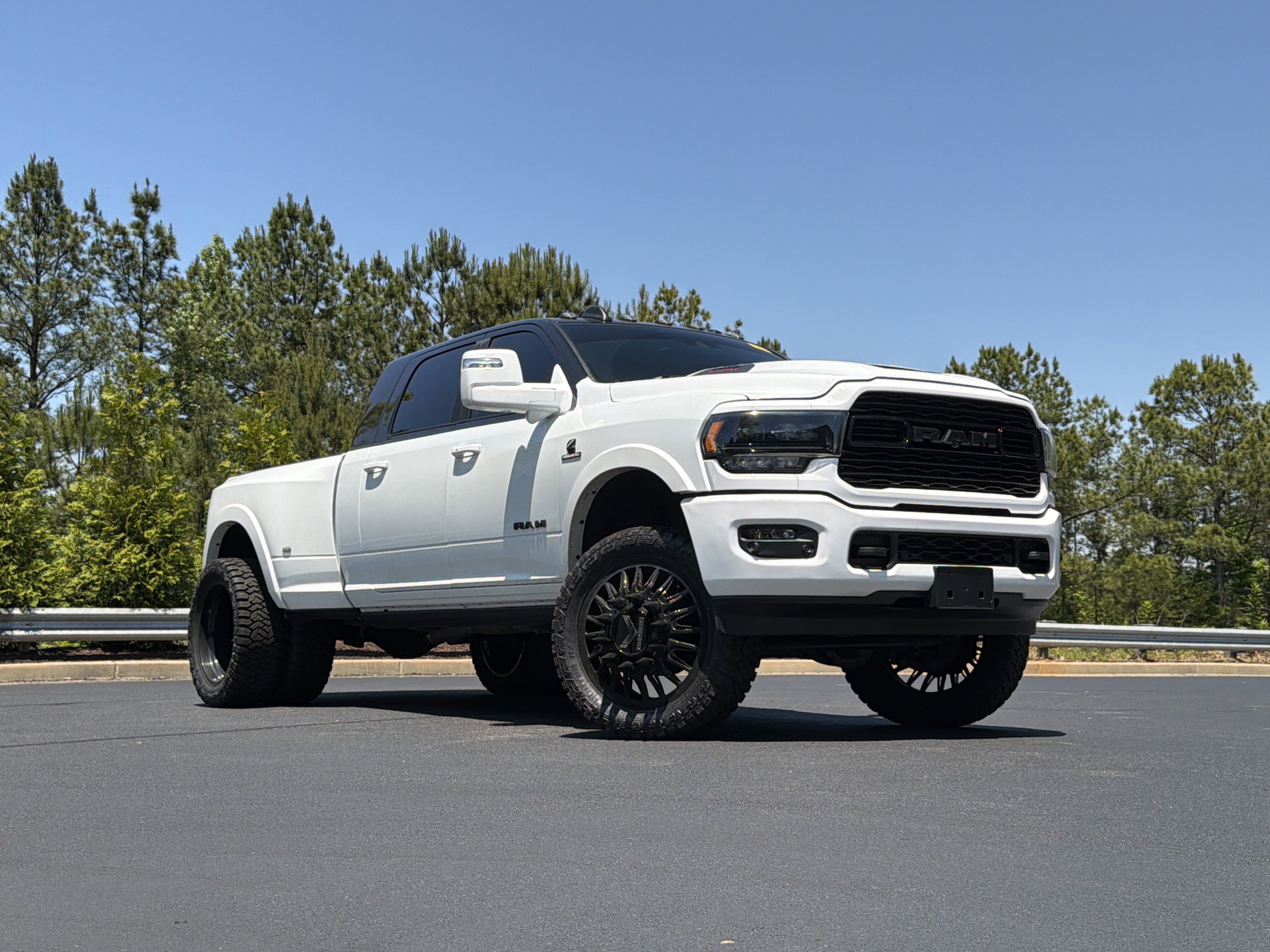 Used 2024 RAM 3500 Limited AWD/4WD image 2