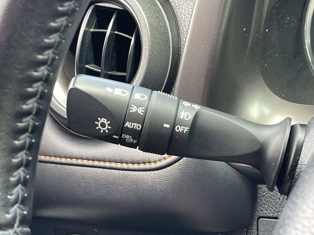 Used 2017 Toyota RAV4 SE AWD/4WD image 30