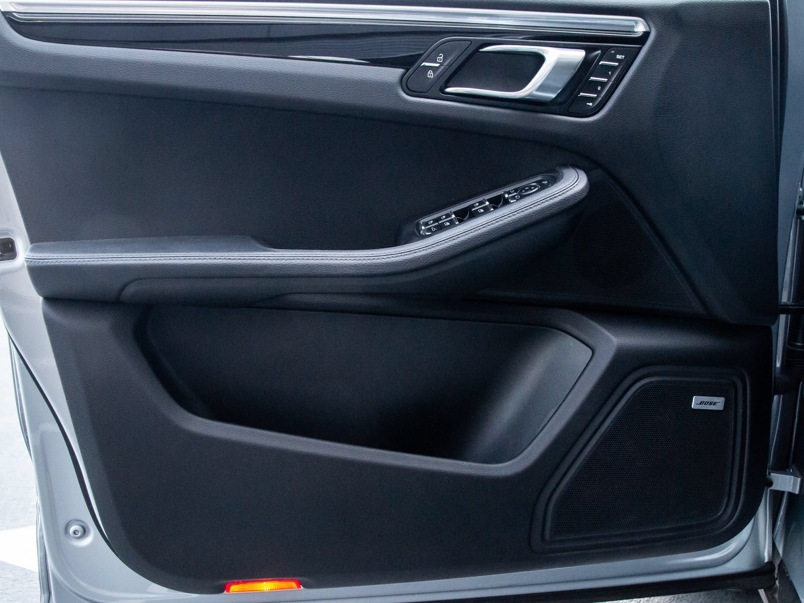 Certified 2024 Porsche Macan S AWD/4WD image 14