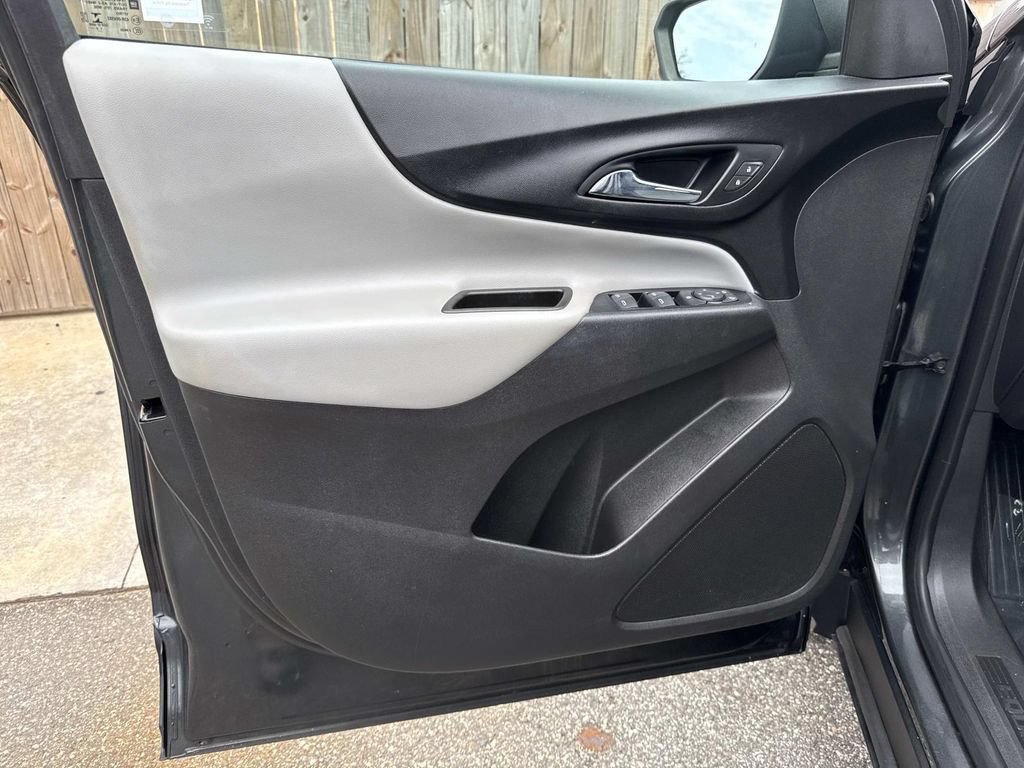 Used 2020 Chevrolet Equinox LS FWD image 21