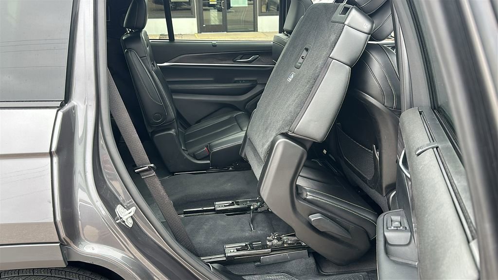 Used 2024 Jeep Grand Cherokee L Limited w/ Luxury Tech Group II image 29