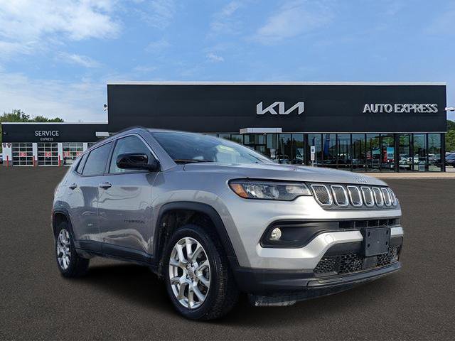 Used 2022 Jeep Compass Latitude image 1