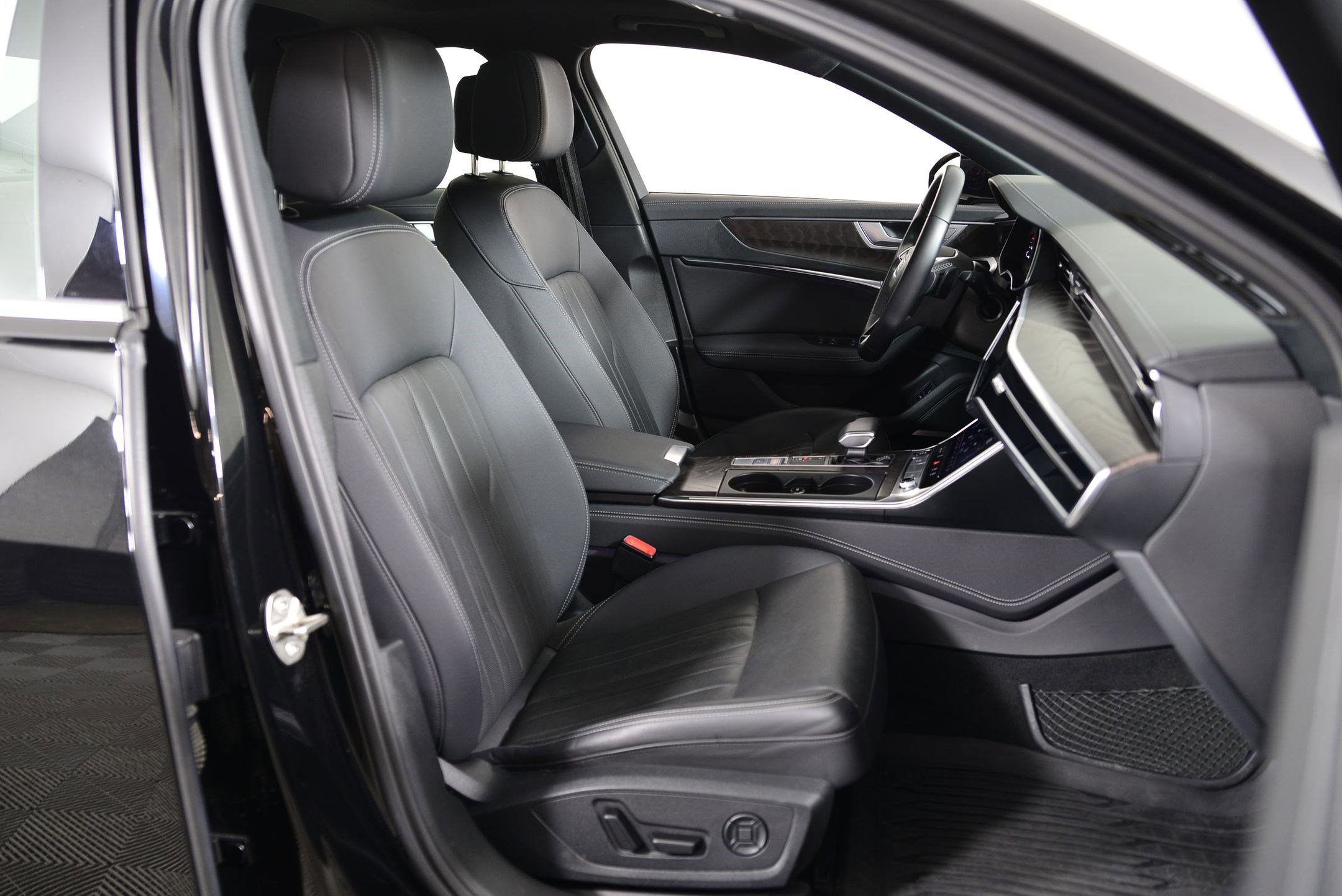 Used 2023 Audi A6 Premium Plus w/ Premium Plus Package image 18