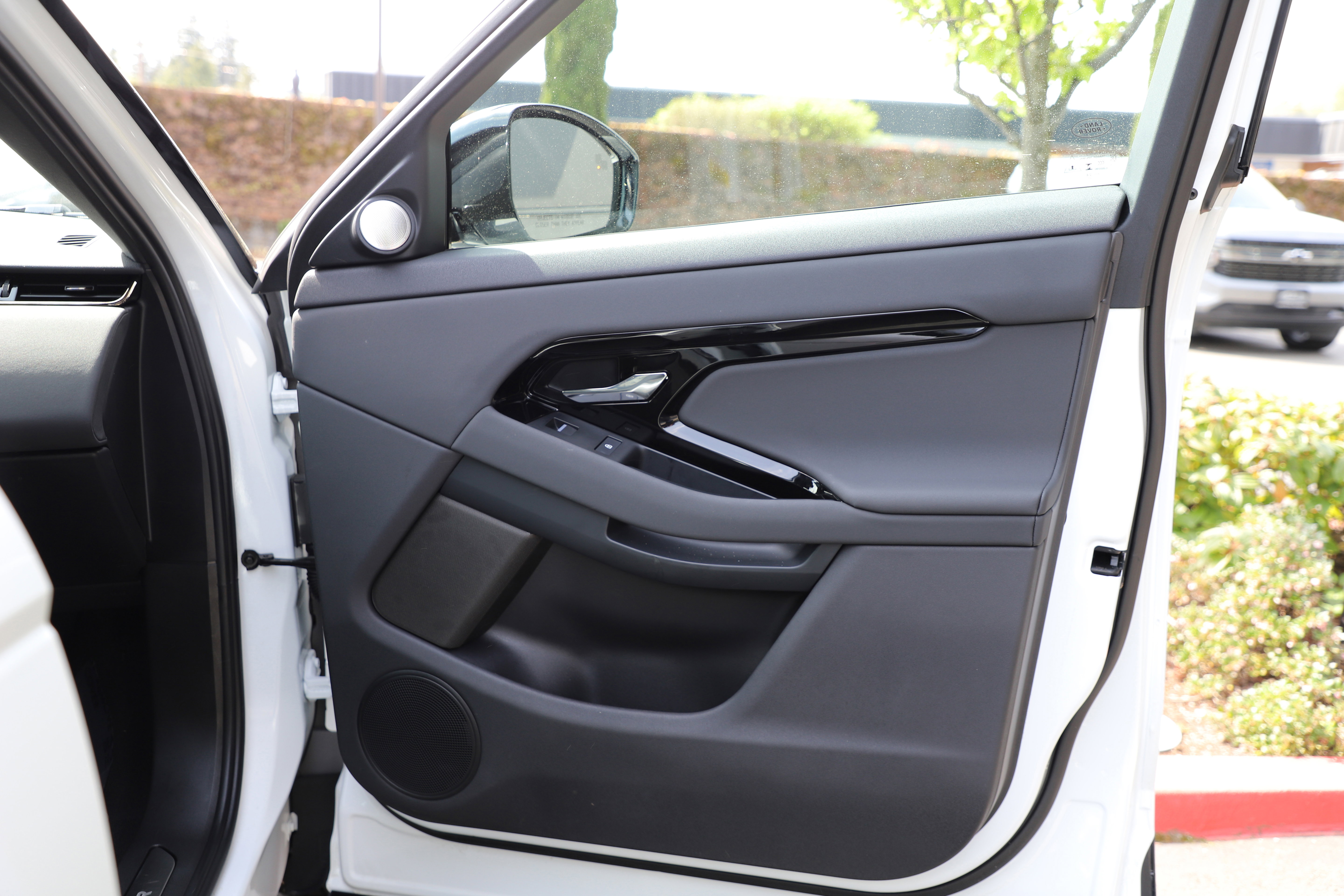 Certified 2025 Land Rover Range Rover Evoque Dynamic SE image 7