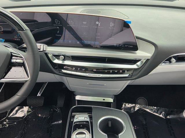New 2026 Cadillac Lyriq Premium Luxury AWD/4WD image 17