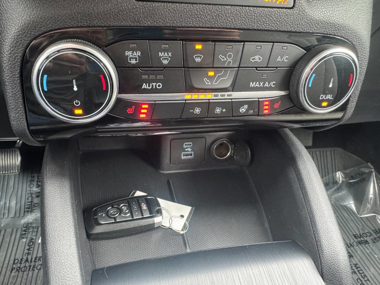 Used 2022 Ford Escape SE w/ SE Sport Appearance Package AWD/4WD image 16